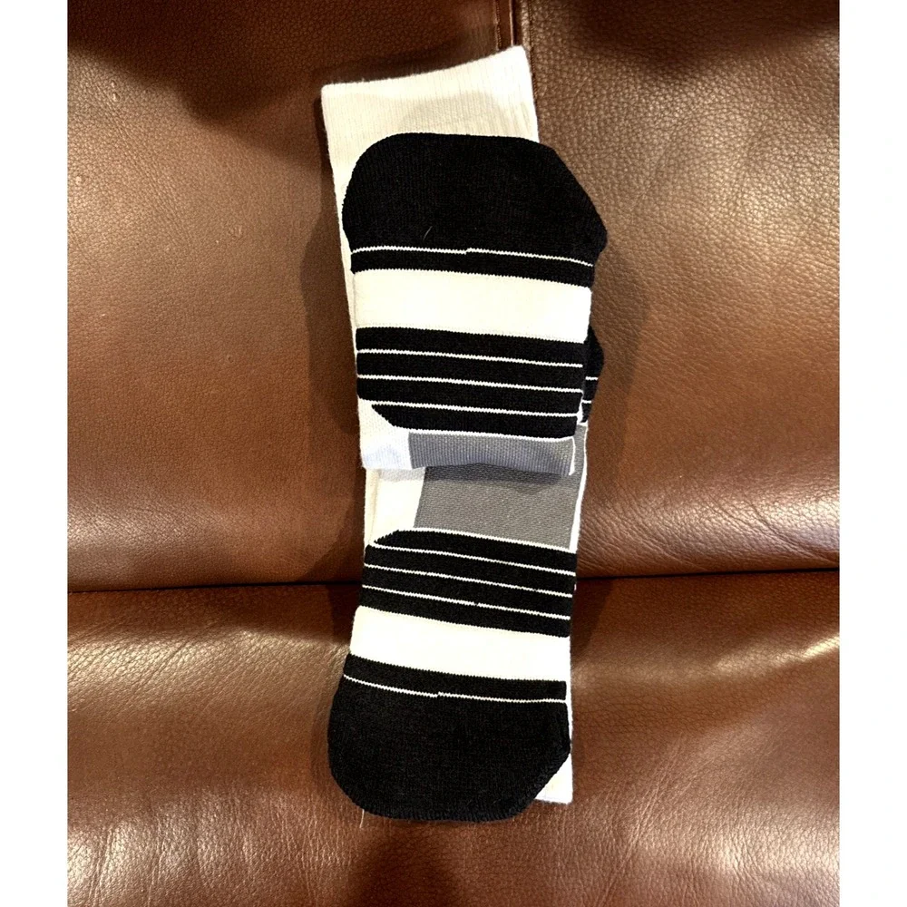 Under Armour Team Crew Socks White Mens Sz 8.5-13 Women 10-14